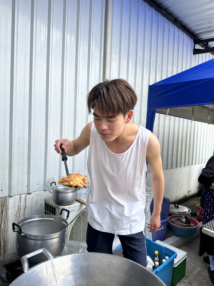 PKrittanun's tweet photo. รับไก่ทอดร้อนๆมั้ยฮะะ🍗 https://t.co/1SlsgzMhRq
