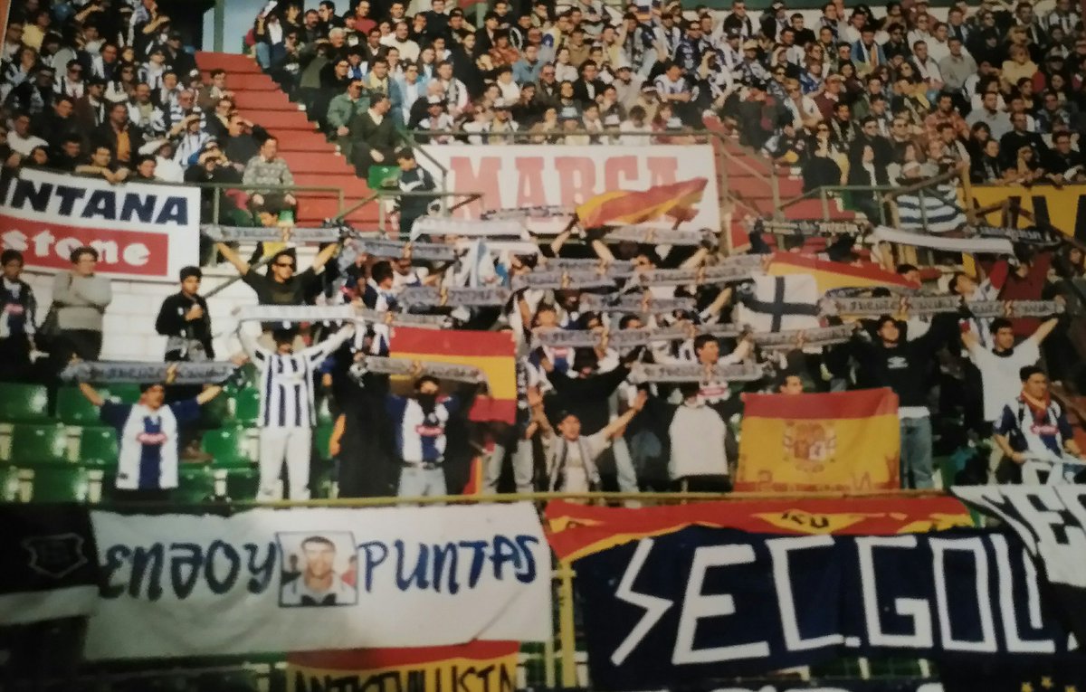 culturayesenzia's tweet photo. Frente Onuba on tour.
#ultras #rcrh #ontour #viejostiempos https://t.co/B0nEWEkU9d