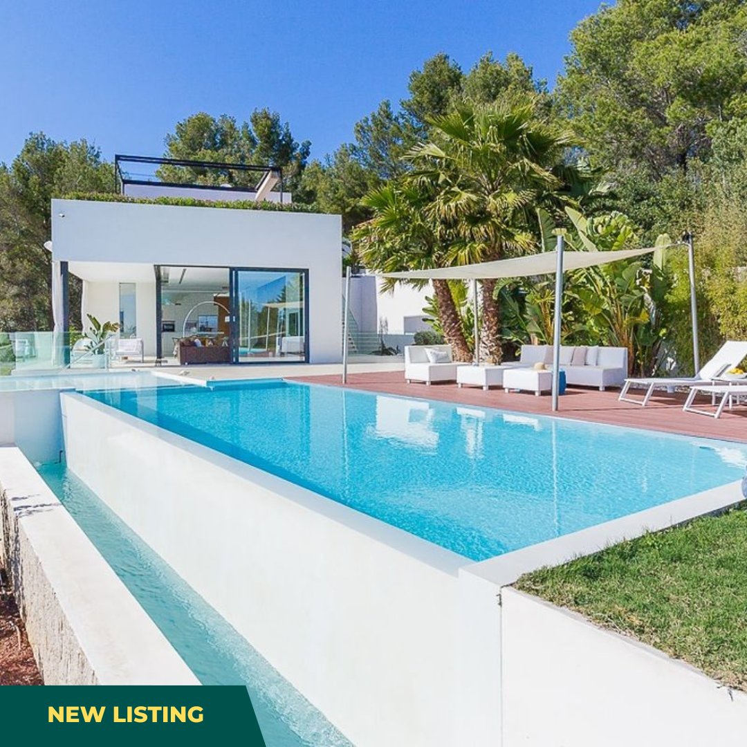 Fabulous modern villa with unique views over the bay of Palma and the Tramuntana mountains. 😍

Wonderfully situated on a hill, it offers a constructed area of approximately 400m2

#mallorca #beach #balearic #firstmallorca #homes #realestate #home #interiordesign #realestateagent