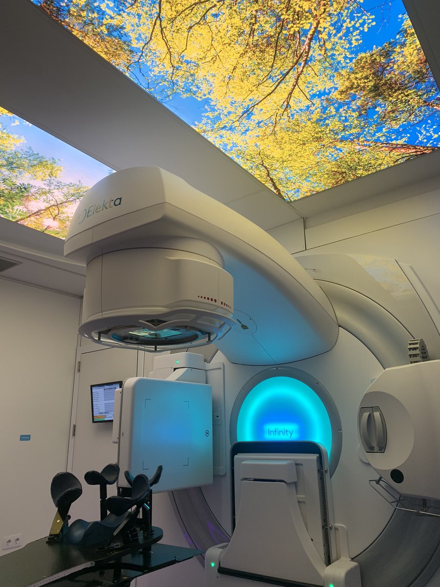 oncoradioHUVM's tweet photo. Comenzamos el año con una de las mejores noticias‼️Disponible el 3 acelerador lineal de nueva generación‼️ Noticia ilusionante para poder avanzar en los tratamientos oncológicos con radioterapia ☢️🩺 #radonc @CarlosCarlozms @HUVMacarena @carolinaoncort @MaBlonde_ORT @fcotitos https://t.co/yr2pYECKJS
