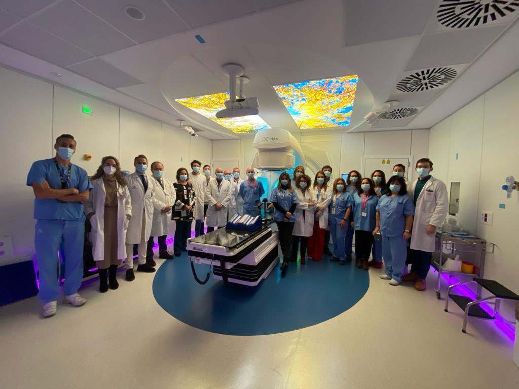 oncoradioHUVM's tweet photo. Comenzamos el año con una de las mejores noticias‼️Disponible el 3 acelerador lineal de nueva generación‼️ Noticia ilusionante para poder avanzar en los tratamientos oncológicos con radioterapia ☢️🩺 #radonc @CarlosCarlozms @HUVMacarena @carolinaoncort @MaBlonde_ORT @fcotitos https://t.co/yr2pYECKJS