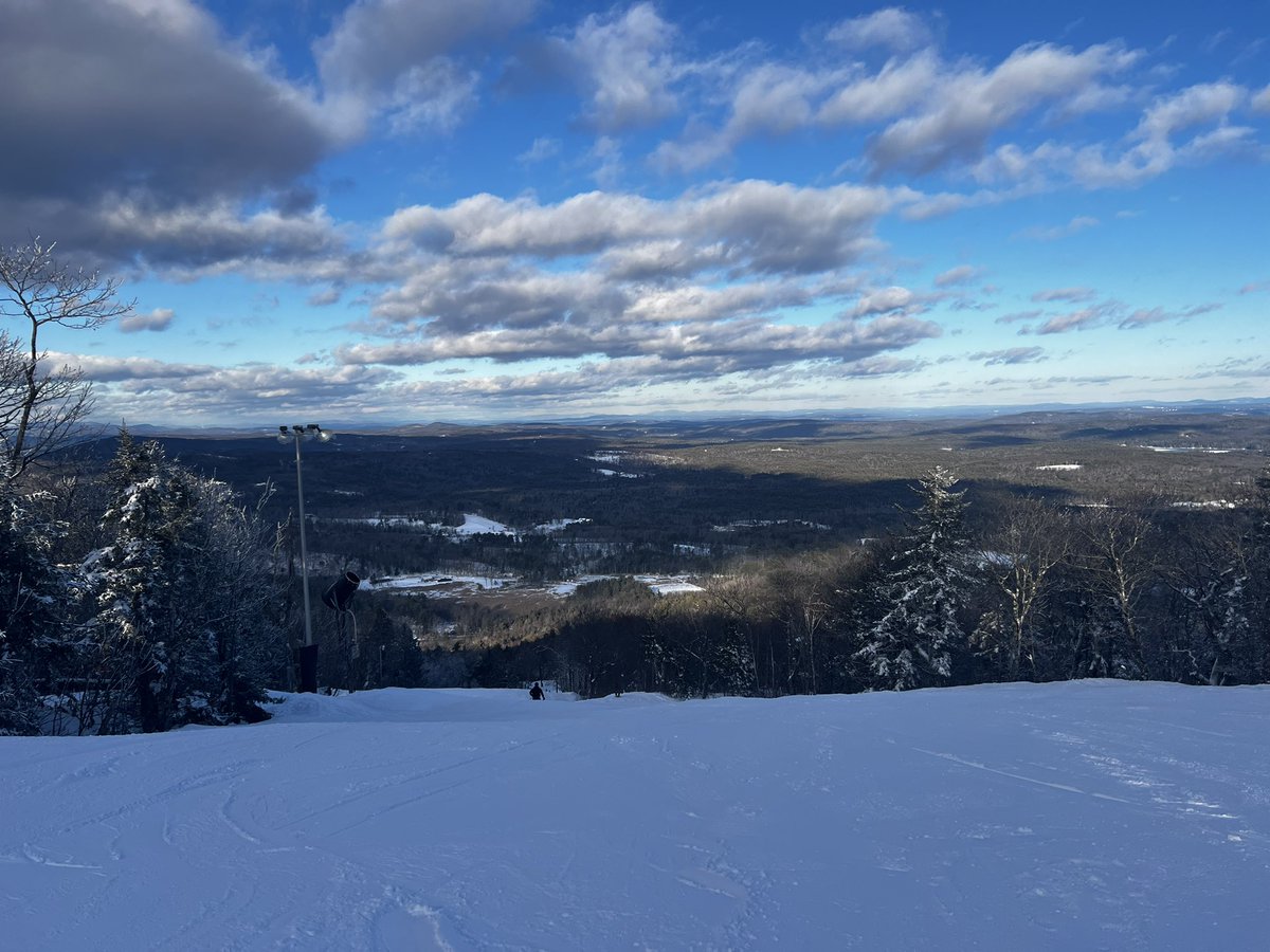 DaMarkSta's tweet image. Spent the day yesterday @CROTCHED_MTN a fun mountain in New Hampshire with still a decent size vertical drop.