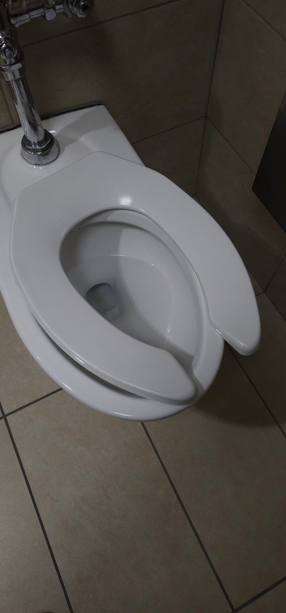JillyBean4179's tweet photo. @MCO  broken toilet in the women's accessible stall Terminal B near gate 72. Not safe for transferring. Please fix. https://t.co/kLlohairCQ