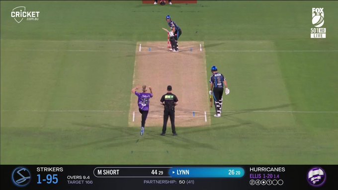 Impeccable timing on the late cut, Chris Lynn! 😍 📹 Credits: Twitter/BBL
