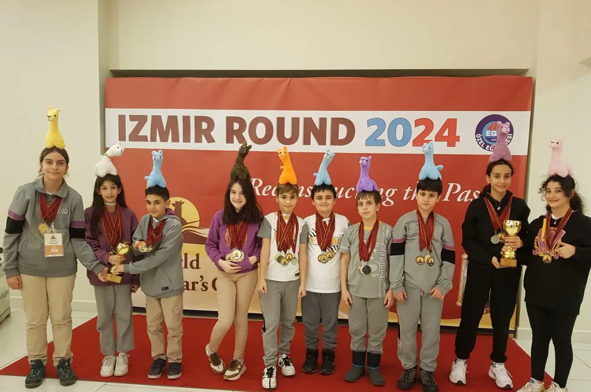 UONarlidere's tweet photo. 6-7 Ocak 2024 tarihinde İzmir Özel Ege Lisesi'nde gerçekleşen World Scholar's Cup (WSC,Dünya Bilginler Olimpiyatları)yarışmasına 5. ve 6. sınıflarımızdan 10 öğrenci ile katılım sağladık. Yarışmada Scholar's Bowl etabında 1. ve 2. olarak 2 kupa, 25 altın ve 20 gümüş madalya aldık. https://t.co/sAYezT9MRU