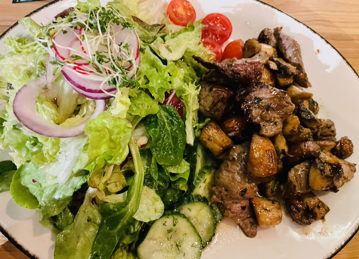 Breaking my fast with Salad Darmstadt (greensalad, beef and mushrooms) #intermittentfasting #lowcarbdiet .