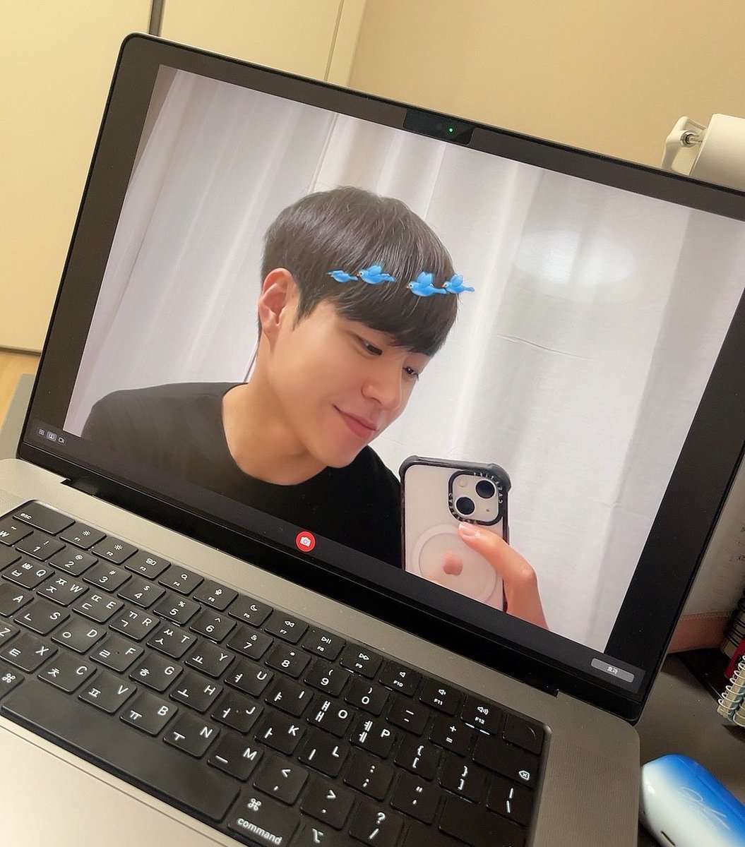 taeho_official's tweet photo. 보고싶다 다들🩵 https://t.co/FqmwJkk2Ff