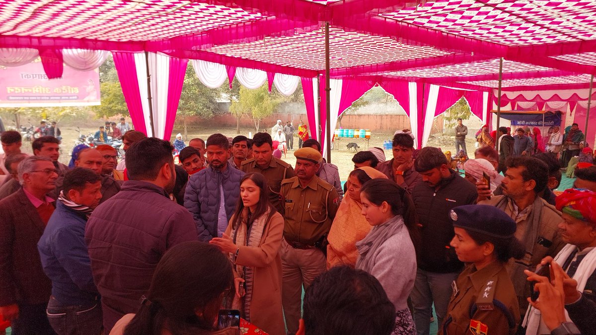 DCDMTonk's tweet photo. #Tonk
जिला कलेक्टर डॉ.सौम्या झा ने ग्राम पंचायत बगड़ी, पचांयत समिति पीपलू ,टोंक के विकसित भारत संकल्प यात्रा के शिविर का निरीक्षण किया। 
इस दौरान उपखंड अधिकारी, तहसीलदार,विकास अधिकारी सहित सभी ब्लॉक स्तरीय अधिकारी मौजूद रहे।
@DIPRRajasthan 
@RajCMO 
@RajGovOfficial https://t.co/OuNZumuT3Y