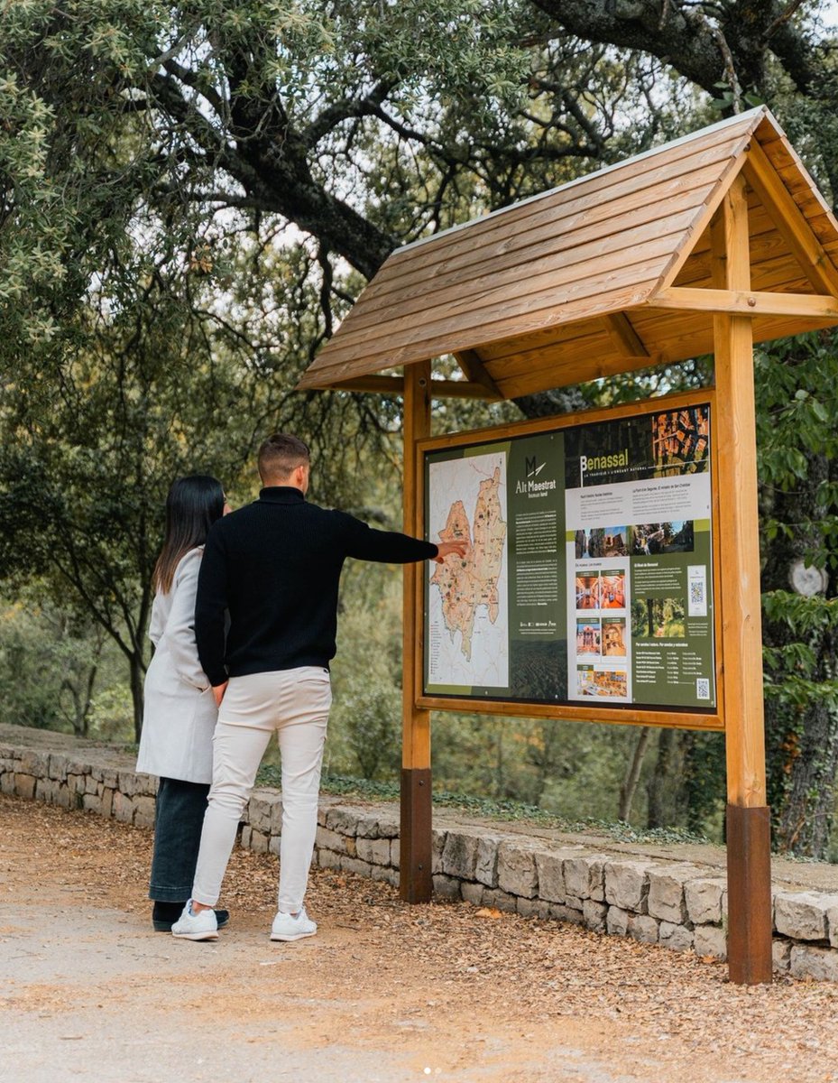 AltMaestrat's tweet photo. Si visites #Benassal, #ElRivet és parada obligatòria 😉Amb un singular bosc de #roures i #alzines centenàries, on poder passejar i gaudir en contacte amb la natura en un entorn incomparable, amb espectaculars variacions estacionals del seu paisatge 😍T'animes a visitar-lo? 🙌🏻 https://t.co/rexj2814S7