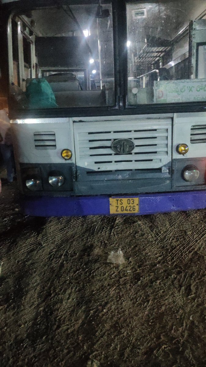 ursashwik's tweet photo. @dmhnktsrtc1 @TSRTCHQ @tsrtcmdoffice bus problem ani cheppi aapesaru. Depot number ki call chesthe response ledu. Naku sambandam ledu antu driver cum conducter antunaru.. waiting 20 mints here at aler outskirts https://t.co/i2NyICt6y3
