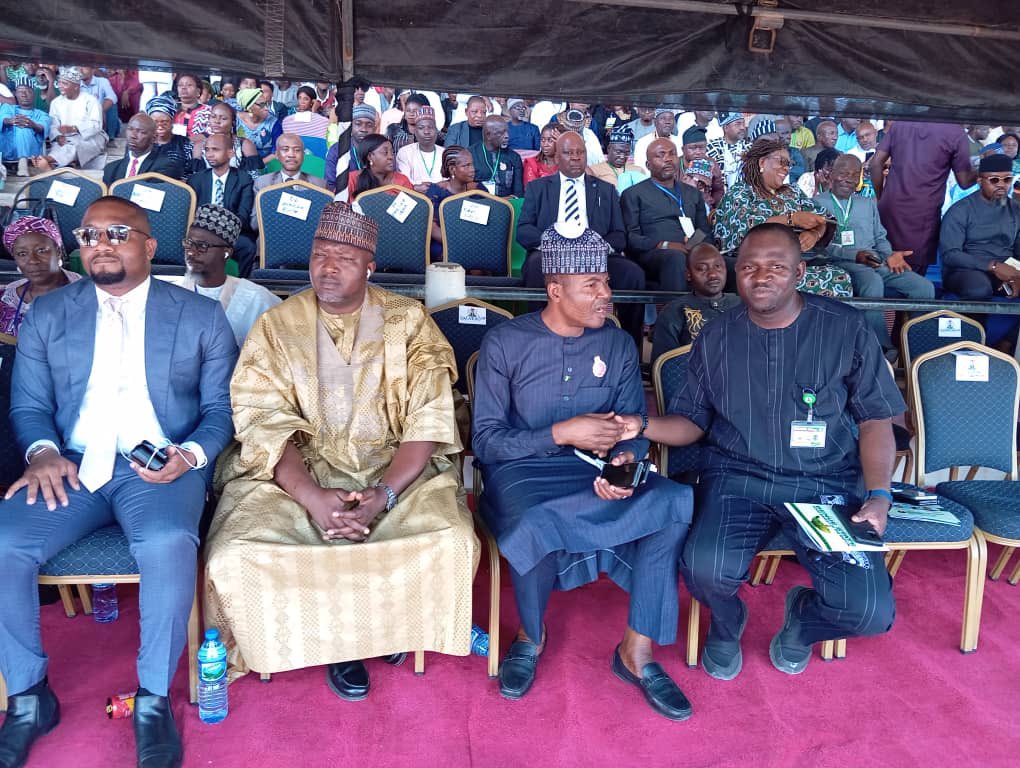 voiceofnigeria's tweet photo. Mallam Jibrin Babs Ndace @JNdace, the Director General of Voice of Nigeria (VON), represented the Minister of Information and National Orientation at the Expanded MSME Clinic in Makurdi, Benue State. #MSMEClinic #BenueState 

The initiative, kicked off by Vice President Kashim Shettima, aims to empower small businesses, stimulate economic growth and generate employment opportunities by providing essential resources, funding and expert guidance.