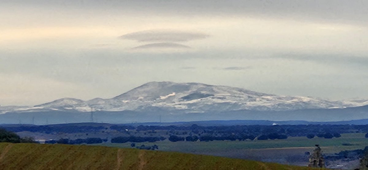 Daniel Jablonski (@djablonskig) on Twitter photo Desde el municipio de <a href="/juzbadoayto/">Juzbado, Salamanca</a> esta mañana con un buen zoom se podía ver La Serrota, en Ávila , nevada y con una lenticular encima. Una maravilla!! <a href="/marcredondo/">Marc Redondo</a> <a href="/AEMET_Esp/">AEMET</a> Desde el municipio de <a href="/juzbadoayto/">Juzbado, Salamanca</a> esta mañana con un buen zoom se podía ver La Serrota, en Ávila , nevada y con una lenticular encima. Una maravilla!! <a href="/marcredondo/">Marc Redondo</a> <a href="/AEMET_Esp/">AEMET</a>