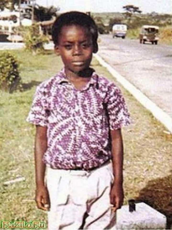 yencomgh's tweet photo. Who is this celeb? https://t.co/JWyLQEfg5M