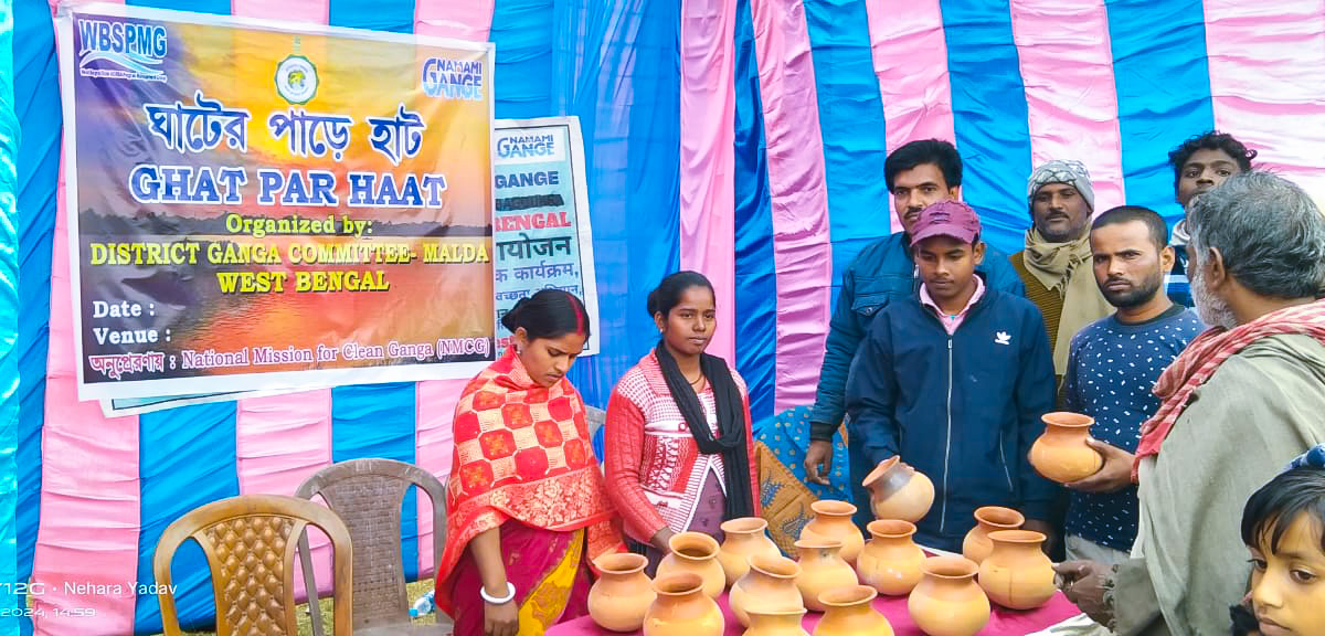 WBSPMGOfficial's tweet photo. ঘাটের পারে হাট (Ghat pe Haat) Campaign has been organized by Malda District Ganga Committee. https://t.co/deR3kGSsGt