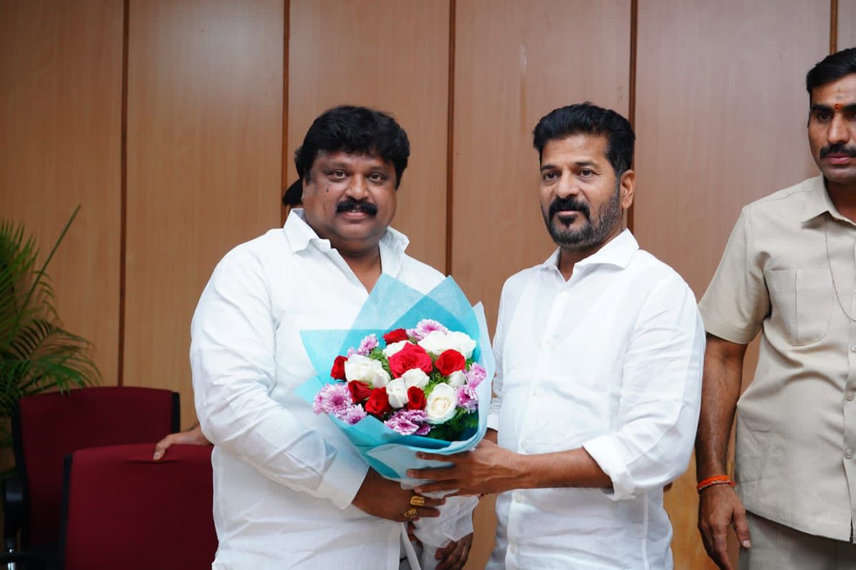 Hyderabad District Congress Pary contested MLA’s Review meeting held @CM Camp Office with Hon’ble chief Minister @revanth_anumula Revanth Reddy and Poonam Prabhakar Incharge Minister of Hyderabad.