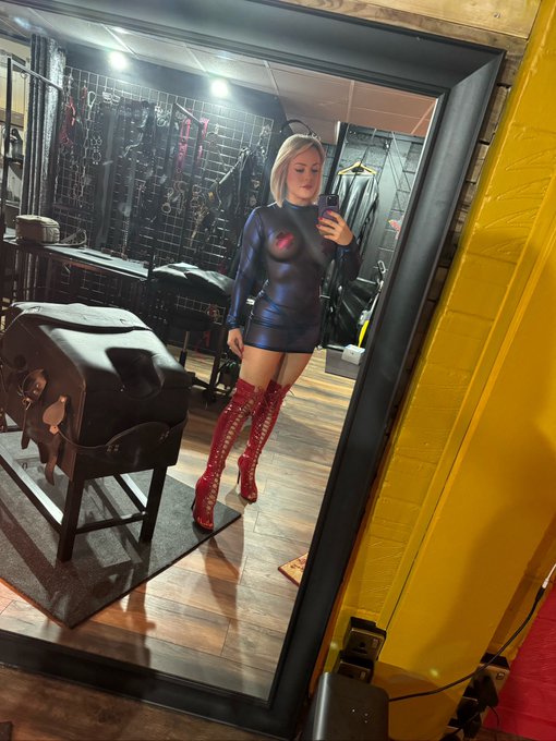 Starting filming a little later than planned but here we go! https://t.co/p7lpPeI3qn<a href="/tag/latexfetish"class="tags"><span>#latexfetish</span></a><a href="/tag/bootfetish"class="tags"><span>#bootfetish</span></a>