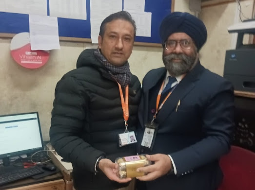 ioclpunjab's tweet photo. On #IndianOilCustomersDay Amritsar AFS team @ioclpunjab thanked teams of #Indigo, #AirIndiaExpress, #Vistara &amp; #FlyingClub for placing their trust on us.
@IndianOilcl https://t.co/Yi6j58p00k