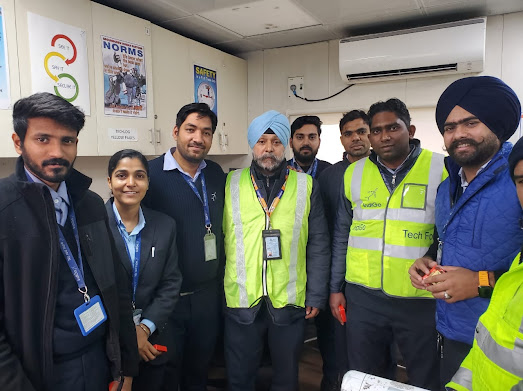 ioclpunjab's tweet photo. On #IndianOilCustomersDay Amritsar AFS team @ioclpunjab thanked teams of #Indigo, #AirIndiaExpress, #Vistara &amp; #FlyingClub for placing their trust on us.
@IndianOilcl https://t.co/Yi6j58p00k