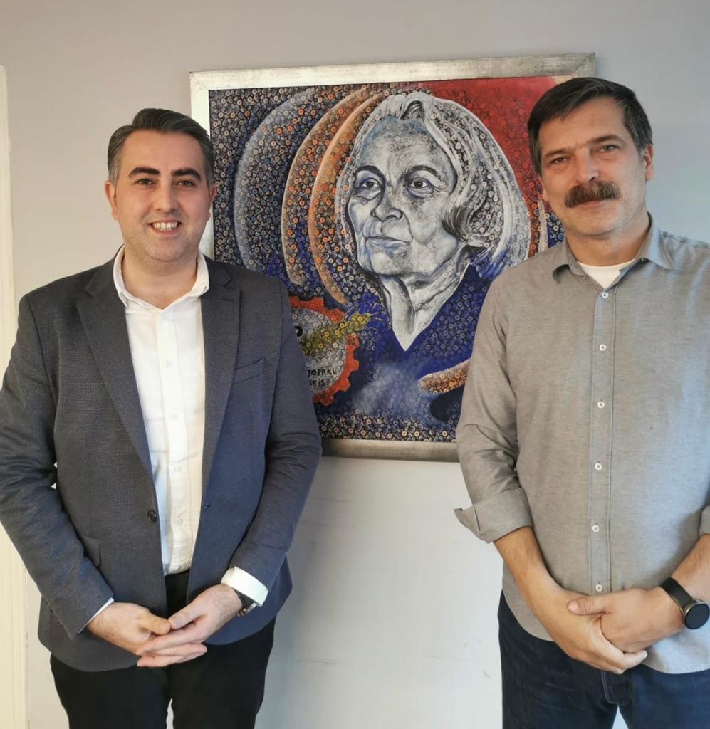 Geçtiğimiz günlerde, TİP Genel Başkanı Sayın <a href="/erkbas/">Erkan BAŞ</a> ile Yerel Seçimlere yönelik güzel bir sohbet gerçekleştirdik.

Yerel seçim sürecine yönelik samimi sohbetin sonunda Behice Boran'ın bu güzel tablosu önünde güzel bir anıya imza attık. 

Süreç içerisinde yaptığım önemli