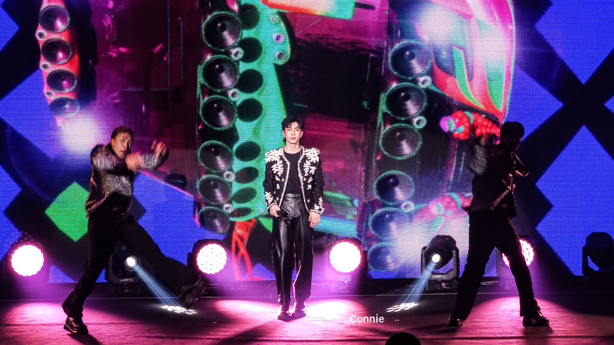 wen_0303's tweet photo. Put your hands up 🎤

#BelucalstFinTaipei
#offgun #OffJumpol
#Beluca1stFMInTaipei
#ออฟกัน #ออฟจุมพล https://t.co/VOsmOg6TdM