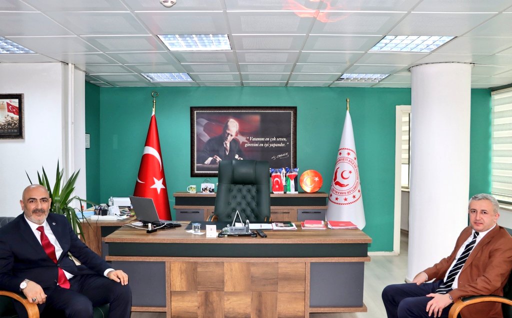 bingolashm12's tweet photo. Bingöl Kiğı Kaymakamı Muhammet İKİS, İl Müdürümüz Abdulbari AKSOY'u ziyaret ederek hayırlı olsun dileklerinde bulundular.

Nazik ziyaretlerinden dolayı kendilerine teşekkür ederiz.
@tcailesosyal @KigiKaymakam @Abdulbariaksoy https://t.co/2AhM6XzNxd