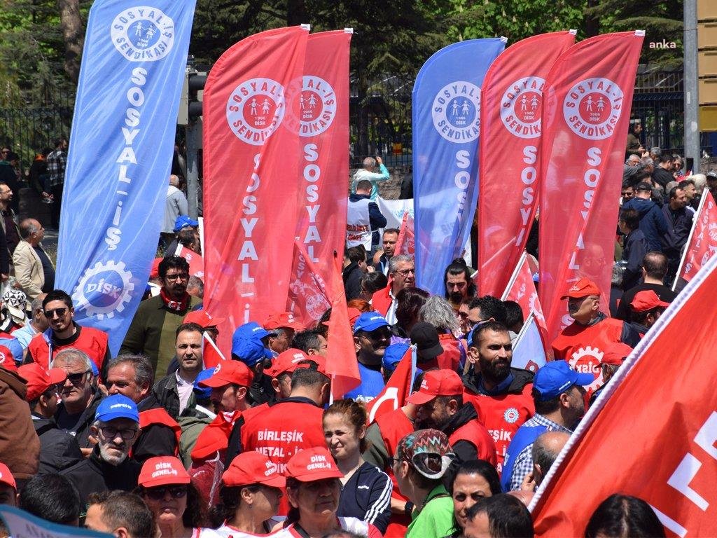 DİSK Sosyal-İş Ankara Şubesi'nden, 'genel kurul' açıklaması: 

"Sendikanın gerçek sahiplerinin iradesinin temsil edilmediği bir genel kurula meşruluk kazandırılmaya çalışılmasına ortak olmayacağız."

ankahaber.net/haber/detay/di…