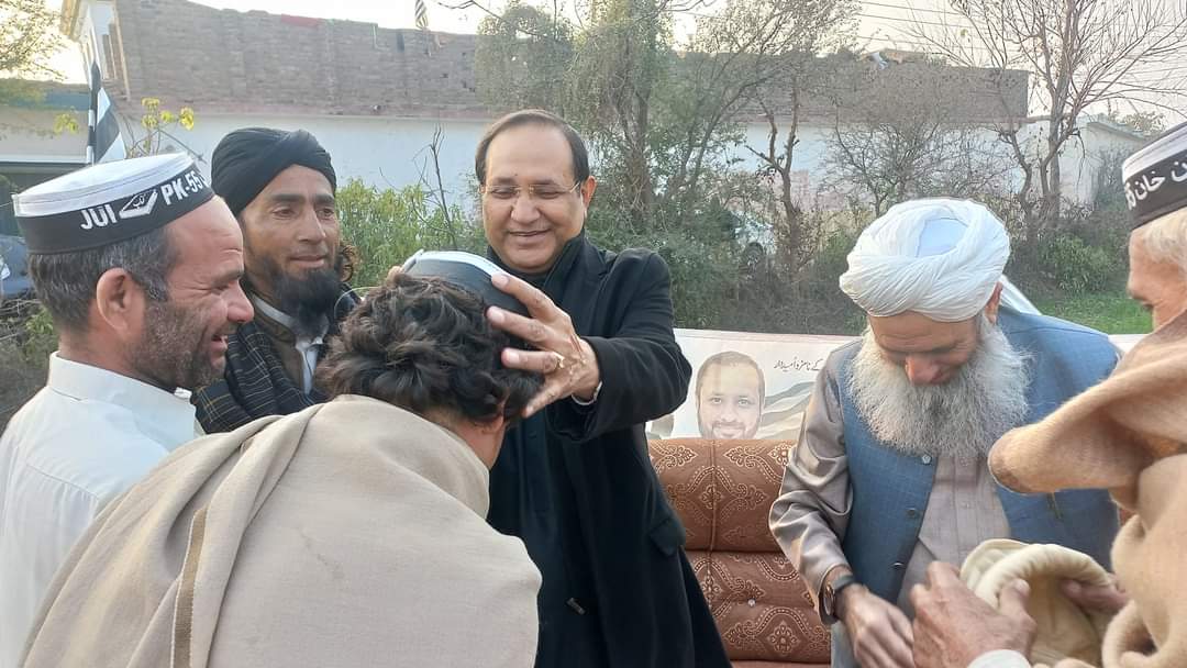 SenatorDilawar's tweet photo. سینیٹر حاجی دلاور خان لنڈی رستم میں شمولیتی تقریب سے خطاب کررہے ہیں. https://t.co/wR4vFOsJdq