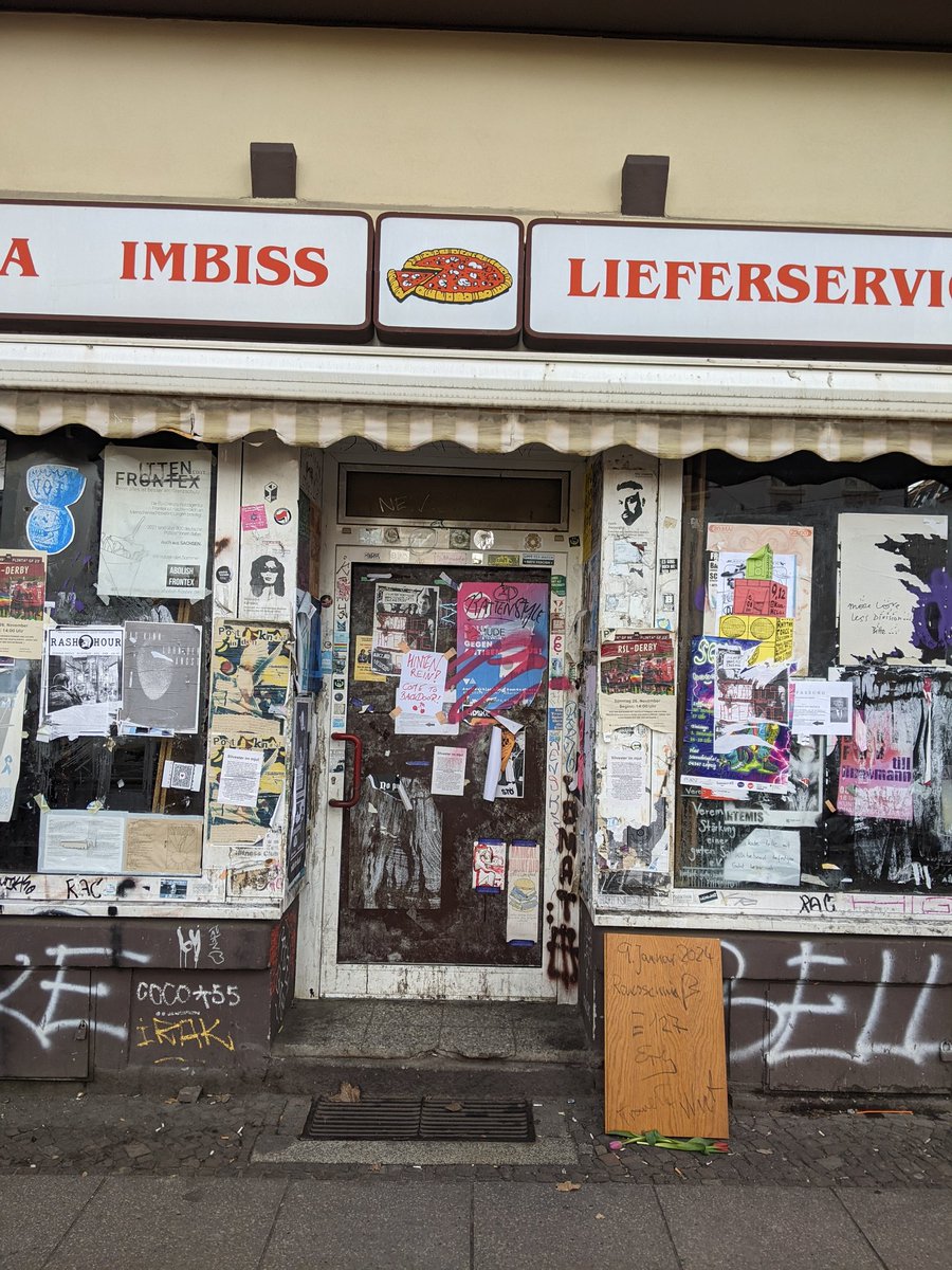luna_le's tweet image. Ein weiteres nichtkommerzielles Freiraumprojekt im #Leipziger Osten verschwindet. Heute wurden die Räume des Ery in der Eisenbahnstraße 127 übergeben.  

Danke #Erythrosin für 12 Jahre Kultur, Bildung &amp;amp; Begegnungort und vieles mehr!