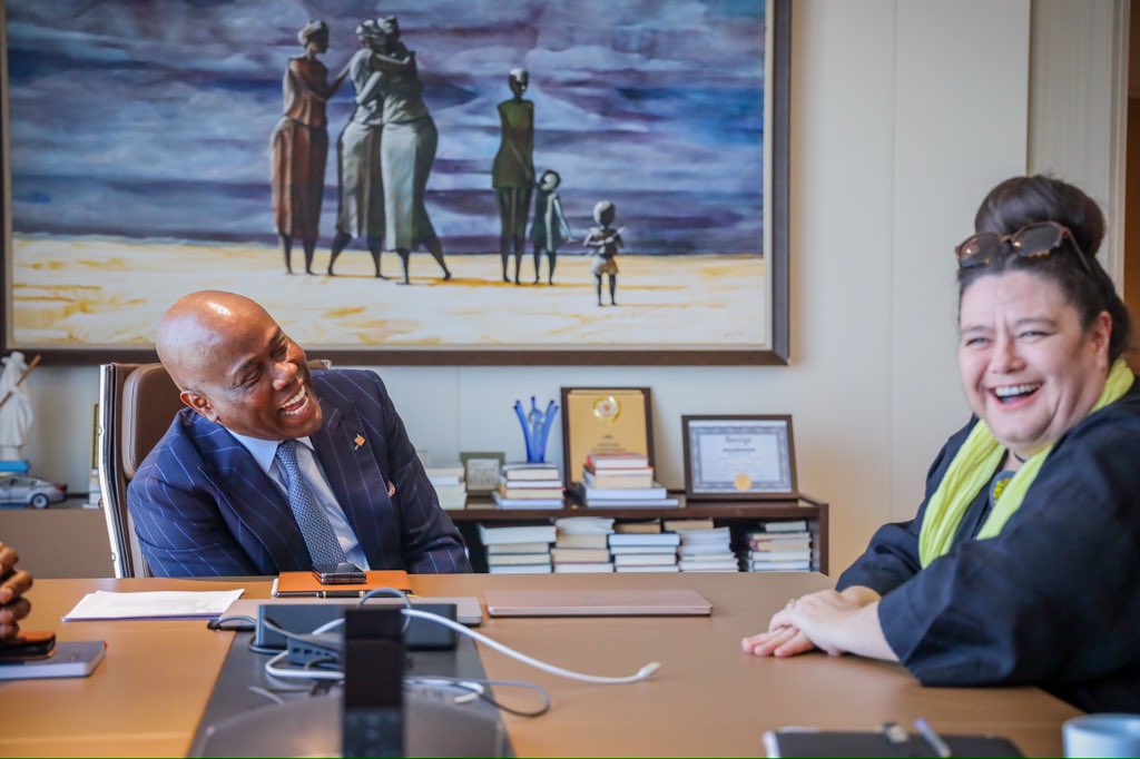 HerbertOWigwe's tweet photo. It was a bittersweet moment bidding farewell to Her Excellency, @eblatmann the French Ambassador to Nigeria. 

I am grateful for the cherished moments we shared. 

Wishing her all the best and continued success on her journey ahead. 

#HOW #HOWLeadership #FrenchAmbassador https://t.co/lQiaX4HomT
