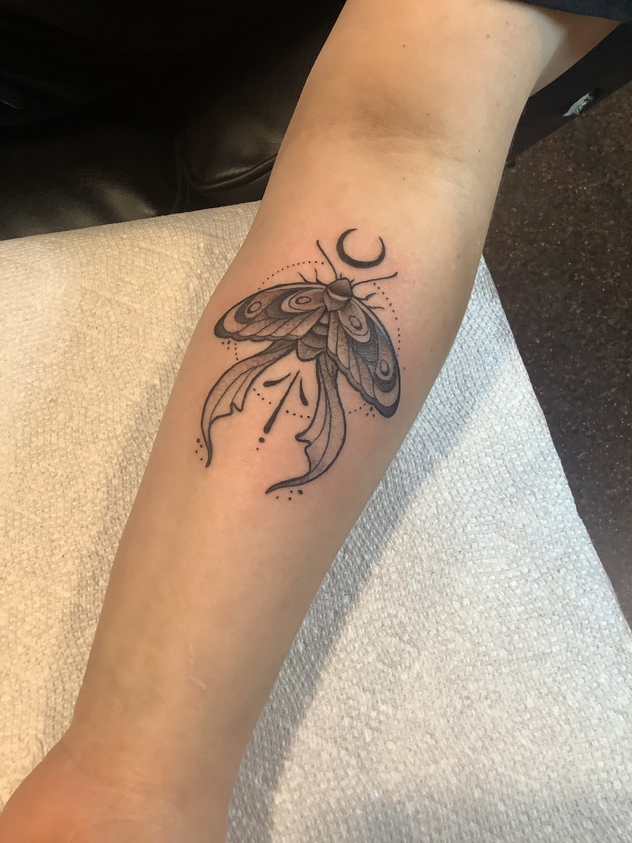 kierrafocks's tweet photo. Moth Flash Tattoo
#moth #tattoo #tattooedwomen https://t.co/IfhKC3GXvc