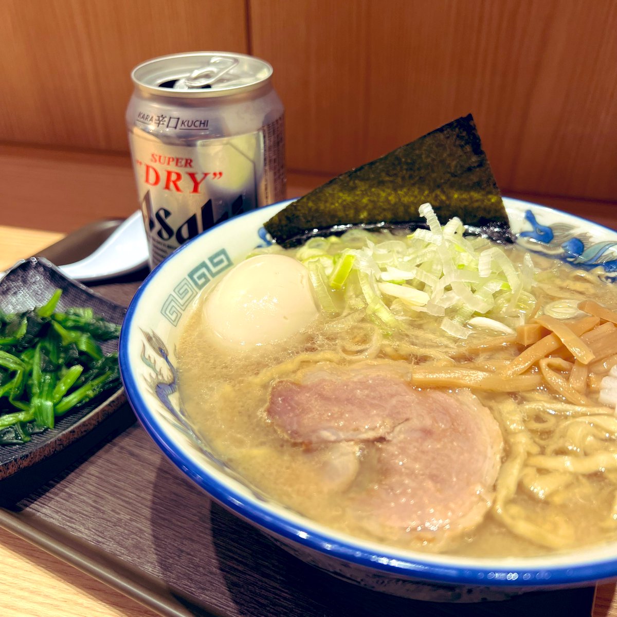 shinta71021's tweet photo. 今日は会社やすんでスノボ🏂
からの締めのラーメン🍜
なので今日はTOEIC勉強も筋トレもお休み🥺✨

#舎鈴 https://t.co/0VxCUfV83C