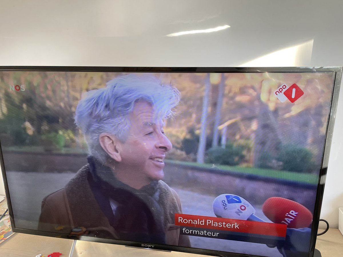 ThuisBank's tweet photo. Bij de publieke omroep laten ze er geen gras over groeien! #Plasterk wordt nu al gezien als #formateur https://t.co/kMhtioItxZ