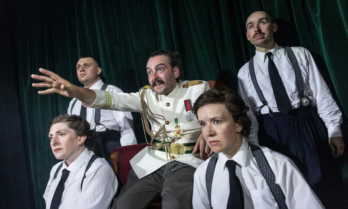 Jonathan Rhys Meyers' controversial 'father figure' Christopher Crofts laid  to rest in Cork | Crime World, image size:1200x720