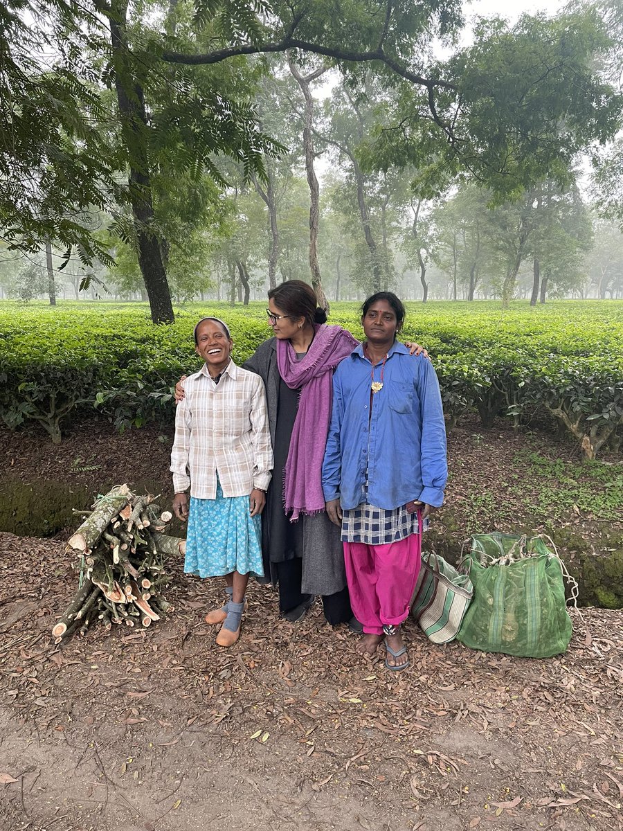 निडर हूँ ,
अडिग हूँ ,
बेफ़िक्र हूँ ,
बिंदास हूँ ,
इनकी सादगी में ही सुकून मिला ❤️❤️