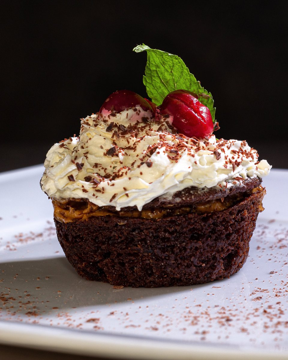 whitegoldconsul's tweet photo. 🧁
Helping a client develop a new online baking platform.

After capturing these product photos,

this client asked as to expand the image, darken and add a slight oil effect for a poster in there store. 

Capturing high quality images is essential for any company. 
#marketing https://t.co/vDkxIJzPfH