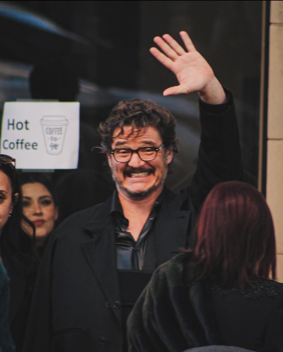 infopedropascal's tweet image. Pedrito sempre vencendo na modalidade carisma, né? Muito fofo 🤏