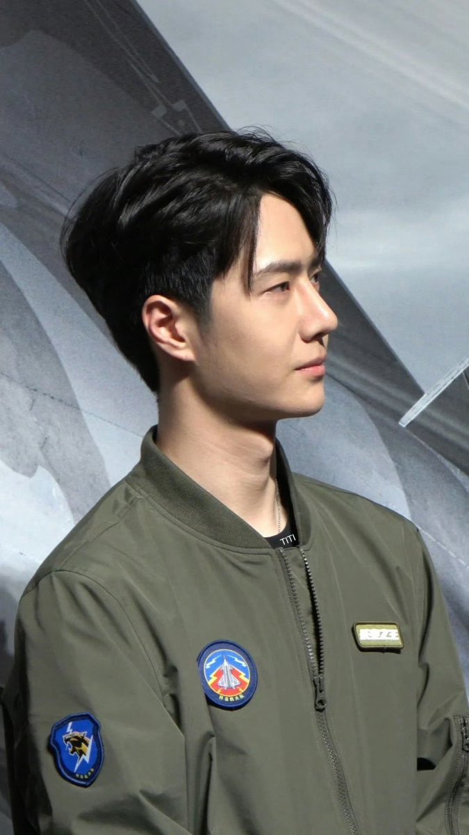 702universe2's tweet photo. หวังอี้ป๋อกับกล้องสดตอนโร้ดโชว์ทัพฟ้า https://t.co/XaTW7I92UG