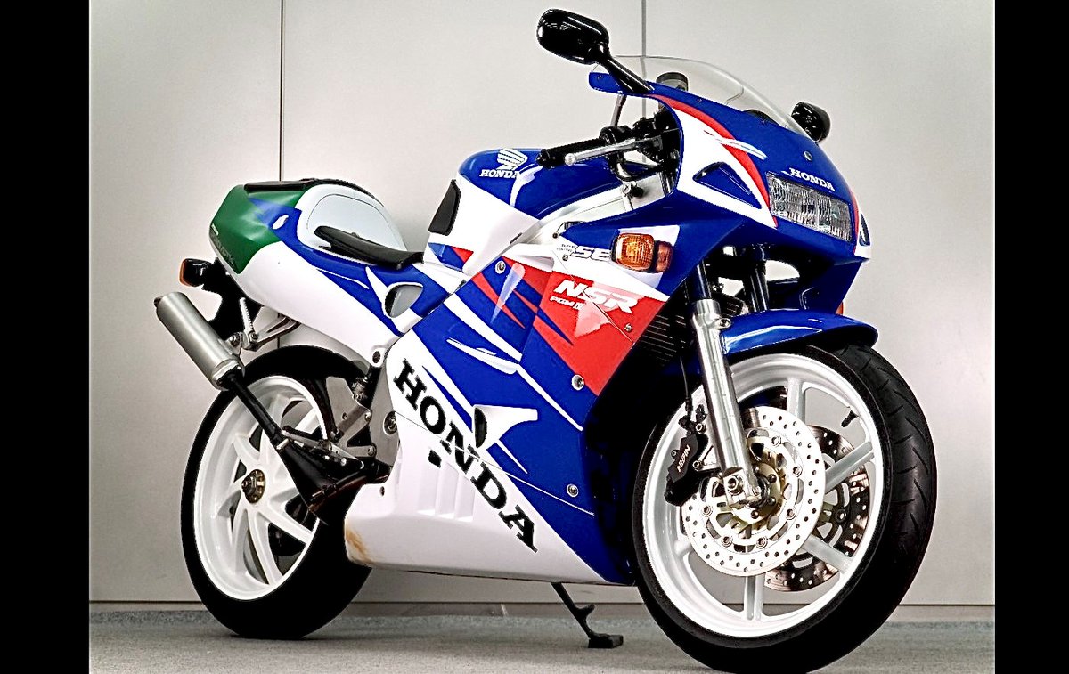 NapsOnline's tweet photo. #ナップス #認定中古車　#NapsSportsｰVintage
#NSR250R #SE #MC28
俊敏な加速が魅力のレーサーレプリカです
▼グーバイク
https://t.co/UILonDGvoq
▼バイクセンサー
https://t.co/g2lcIPACkk
▼認定中古車
https://t.co/2qJEu4FKCt
#ナップススポーツヴィンテージ  #軽量化 #レーサーレプリカ #KV3 https://t.co/WnWSPQ1iSK