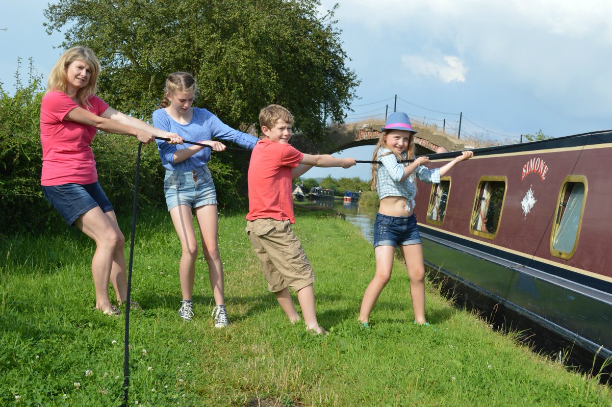 From gliding through the Brecon Beacons, to cruising to the Yorkshire Dales, We've published a guide to our Top 10 canal boat holidays for beginners #LifesBetterByWater #CanalBoatHolidays ow.ly/qJYN50QoHBS