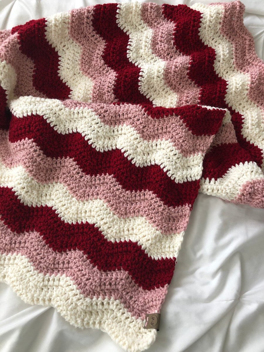 #craft #crochet #crafty #yarn #homemade #handmade #giftidea #crochetblanket #handmadegift #moderncrochet #yarnstash #vintagecrochet #babygift #babygifts #babydecoe #babyroom #nursery #nurserydecor #nurseryinsp #babystuff #knotesandknots #babydecor #kidsdecor #babyblanket