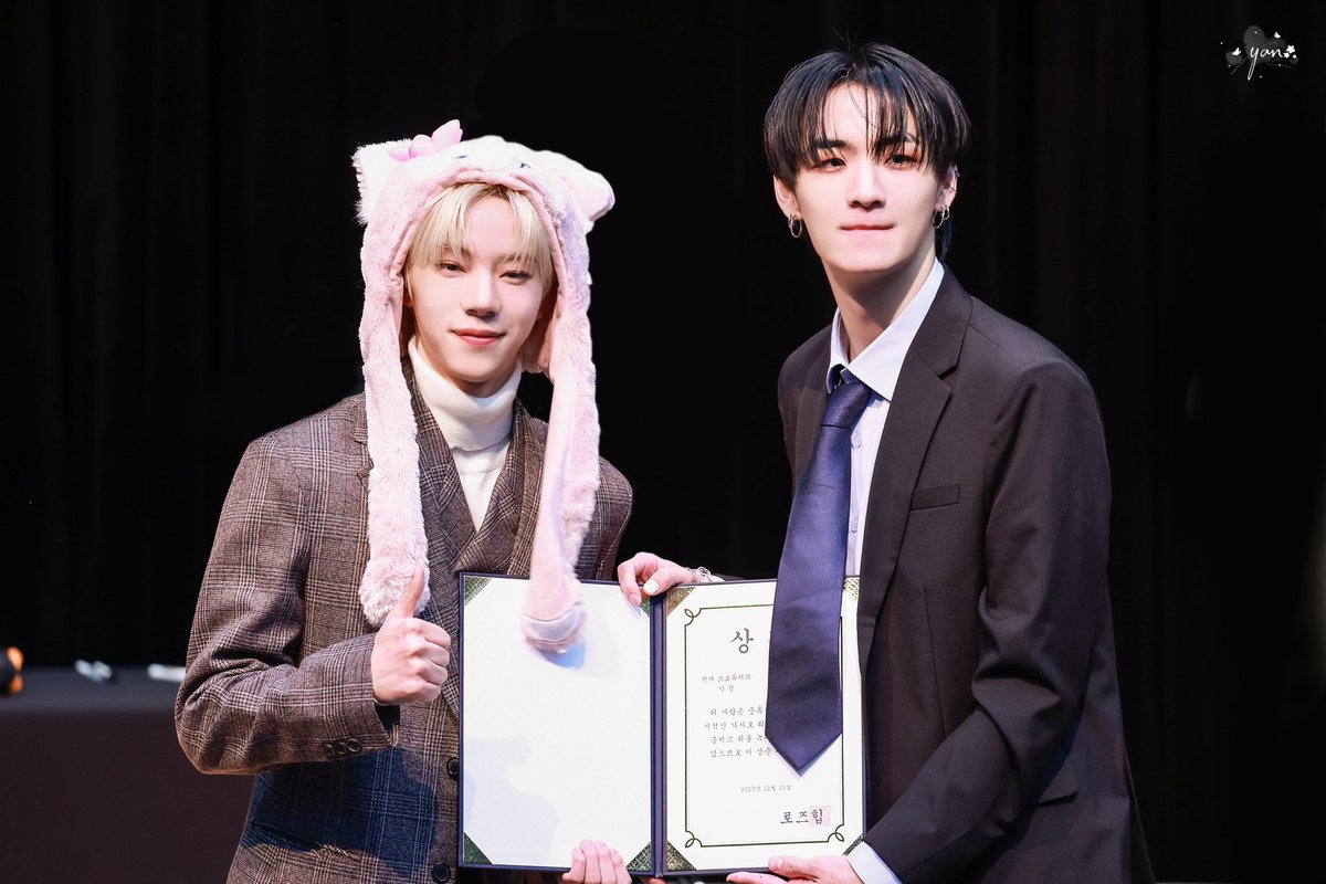 231210 미니레코드 팬싸 💖

#SEUNGWON #승원 #RAWHYUN #로현
#NTX #엔티엑스 #ODD_HOUR