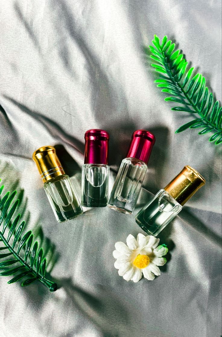 Do you know that perfume oils last longer than sprays because they are applied directly and are more concentrated? Perfume oil is a must in your purse📌 

Just 650💥💥 

Absolutely pure oil👍 

Undiluted✅

#oilperfume #perfumesinibadan #ibadanslayers