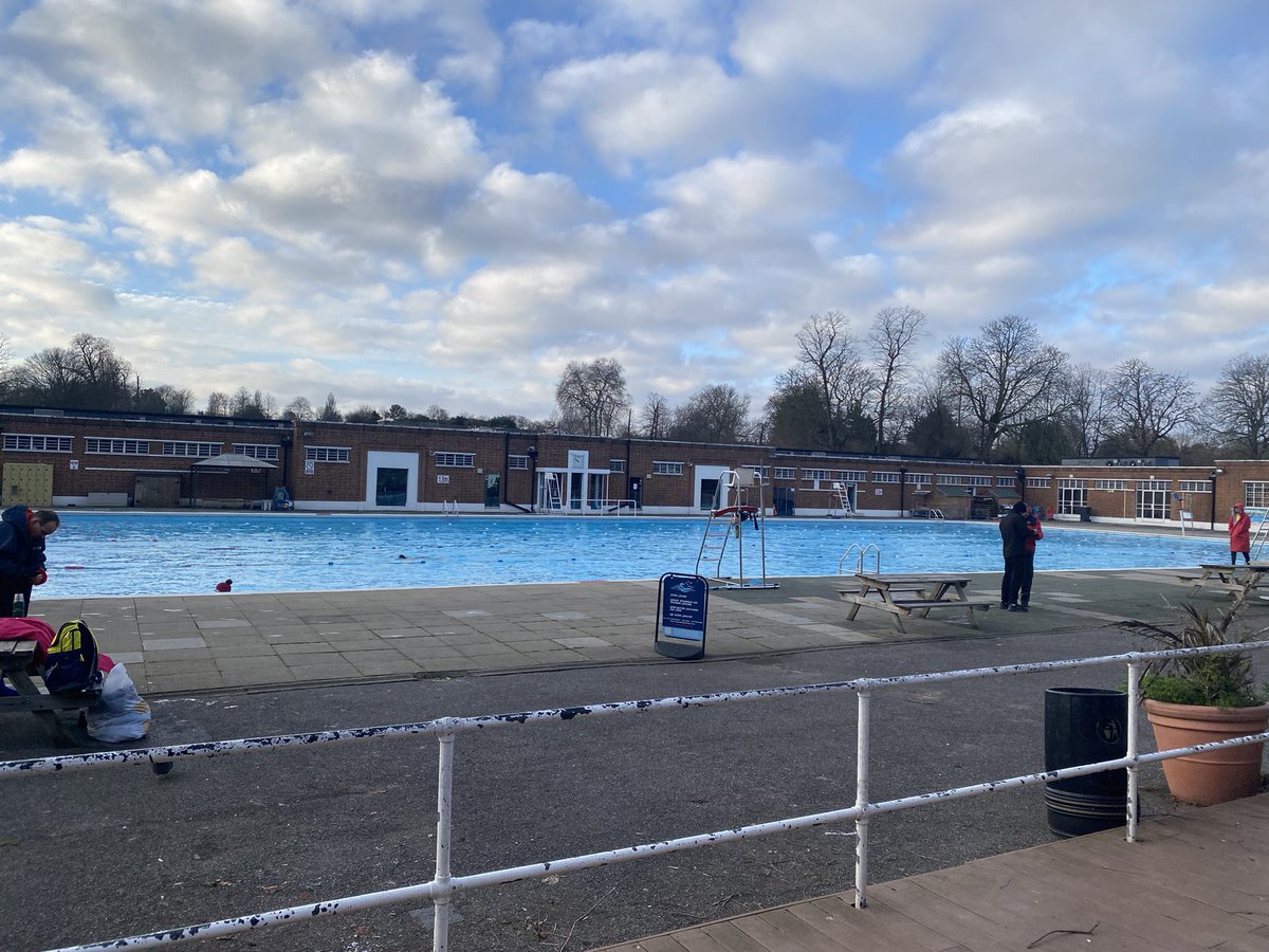 elizabeth holland tweet media