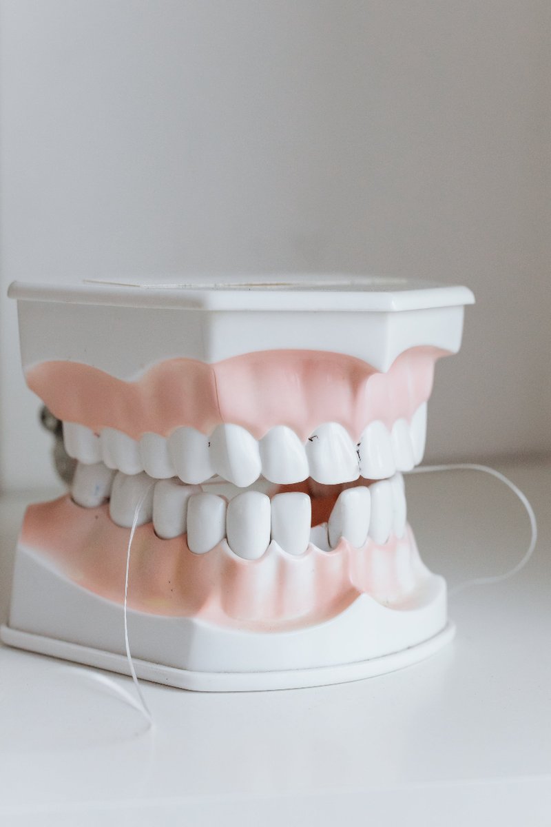 ¿Sabías estas curiosidades a cerca de los dientes?🦷

- Cada sonrisa es única, no hay dos dientes iguales.
- El esmalte es más fuerte que el hueso.
- Los dientes son blancos por la mezcla del esmalte y la dentina. ✨😁

 #CuriosidadesDentales #ClinicaParra