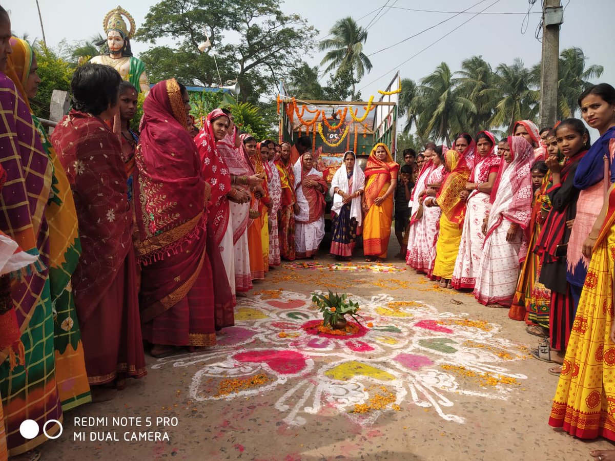 BDORajkanika's tweet photo. ଶ୍ରୀମନ୍ଦିର ପରିକ୍ରମା ପ୍ରକଳ୍ପ କାର୍ଯ୍ୟକ୍ରମ
ଜାନୁ��ରୀ ୭ ଠାରୁ ୧୪ ପର୍ଯ୍ୟନ୍ତ ରାଜକନିକା ବ୍ଲକ, କେନ୍ଦ୍ରାପଡ଼ା ଜିଲ୍ଲା ରେ ଆରମ୍ଭ ହୋଇଛି,ଶ୍ରୀ ଜଗନ୍ନାଥଙ୍କ ଅର୍ପଣ ରଥରେ ଶ୍ରଦ୍ଧାଳୁ ମାନେ ଅନେକ ସଂଖ୍ୟାରେ ଅରୁଆ ଚାଉଳ ଓ ଗୋଟା ଗୁଆ ଅର୍ପଣ କରି ମହାପ୍ରଭୁ ଜଗନ୍ନାଥ ଙ୍କ ପ୍ରତି ଭକ୍ତିଭାବ ପ୍ରକଟ କରୁଛନ୍ତି! https://t.co/lsfwFklJxg