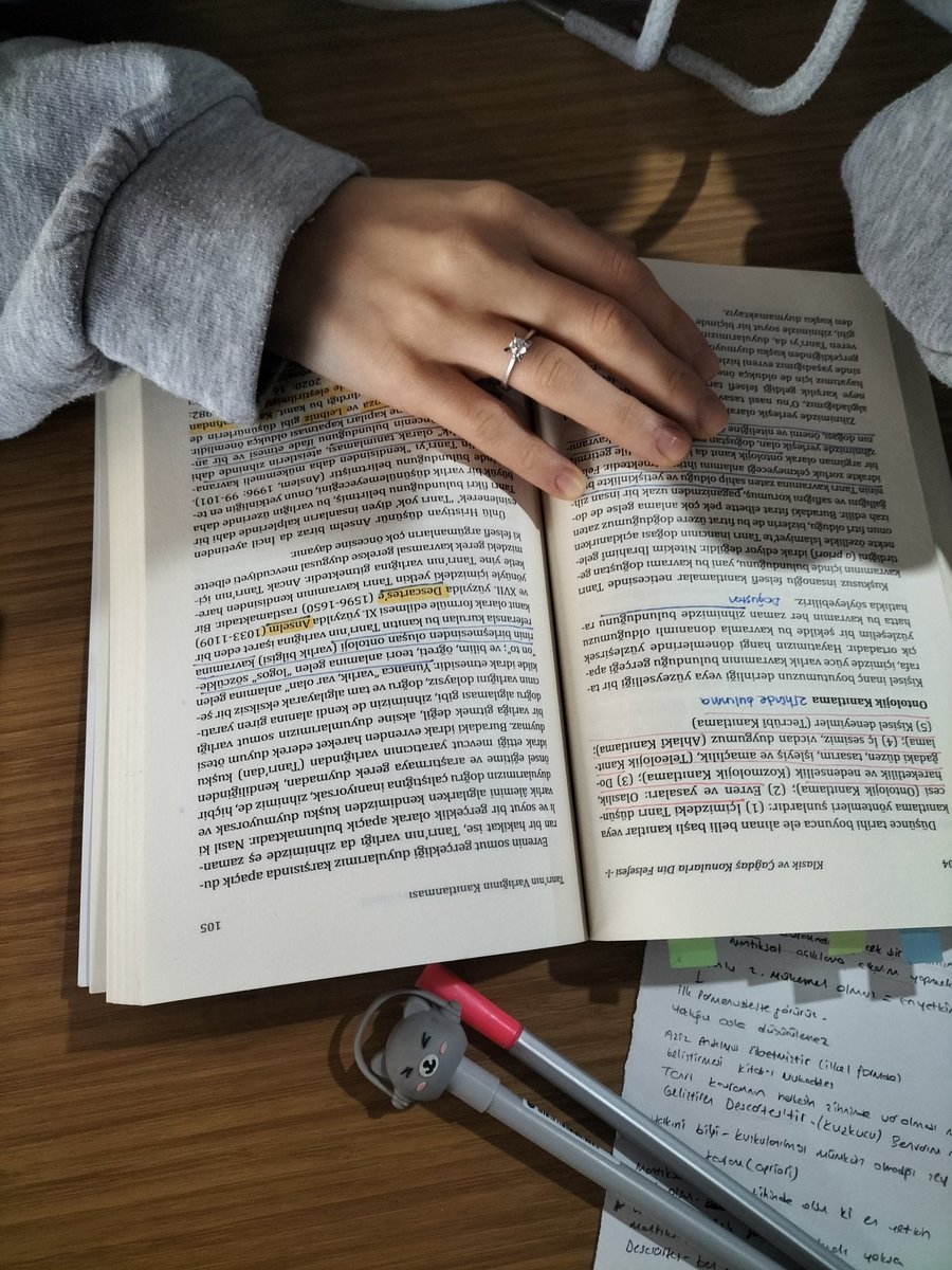 arkadaşımın final haftası aklı karışmış gibi 
<a href="/ben_mai_/">kısacamai</a>