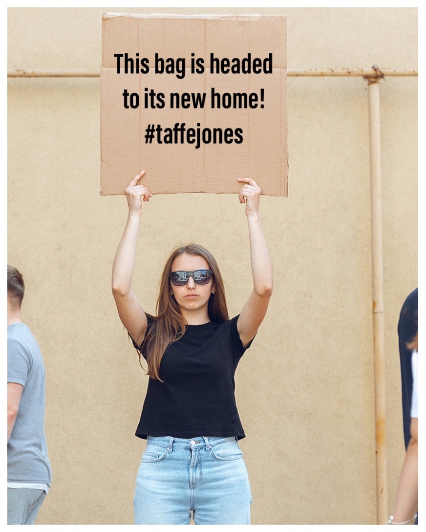 Setting sail to a delighted customer, this sustainable handbag is on its eco-friendly journey! 🌿👜

#Taffejones #Sustainablefashion #Designer
#Radio #Fashion #CanvasBags #Handbag#Handbagcanvas #Bags #Streetwear #Lifestyle #SustainableStyle #HappyCustomer