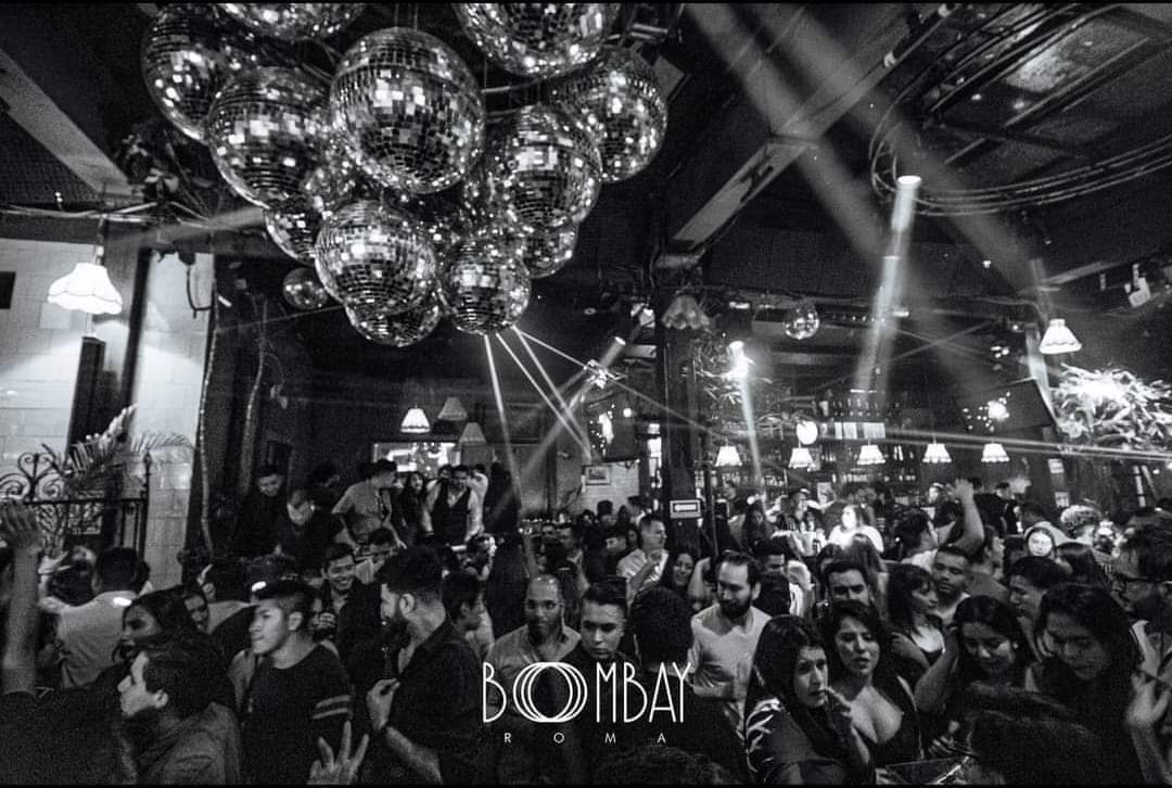 🪩🔥 ¡Bombay Roma !
¡te invitamos a celebrar tu cumpleaños este mes! 🔥🪩

💃 ¿Es tu cumpleaños en este mes? 
Ven y únete a nosotros para una fiesta inolvidable en el mejor lugar de la ciudad.

🎉 ¡Cumpleañeros, háganse presentes!
📱 Llámanos al 5551969118