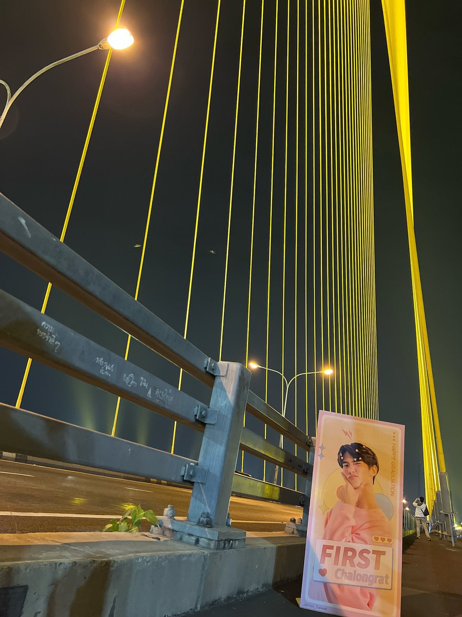 saou_SJ's tweet image. Firstくんの卒業式といえばこれしかない

ฉันเป็นคนญี่ปุ่นแต่ofcให้ฉันนั้นค่ะฉันกลับมาญี่ปุ่นกับป้ายน้องเฟริสท์ด้วยค่ะ

 #FirstfhGraduationDay #รักแรกของเฟริสท์ #First_Chalongrat #FirstLoveIsU