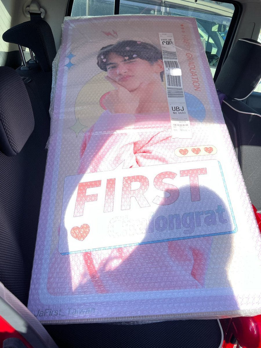 saou_SJ's tweet image. Firstくんの卒業式といえばこれしかない

ฉันเป็นคนญี่ปุ่นแต่ofcให้ฉันนั้นค่ะฉันกลับมาญี่ปุ่นกับป้ายน้องเฟริสท์ด้วยค่ะ

 #FirstfhGraduationDay #รักแรกของเฟริสท์ #First_Chalongrat #FirstLoveIsU